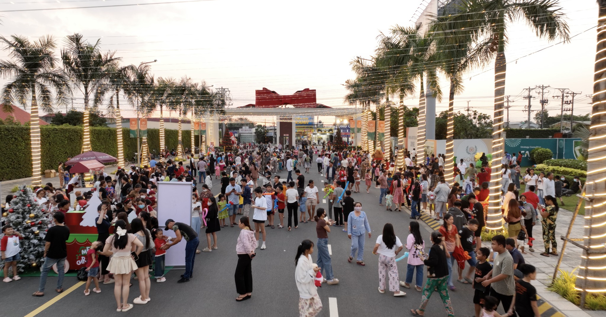 Hoạt động vui chơi trẻ em đón giáng sinh