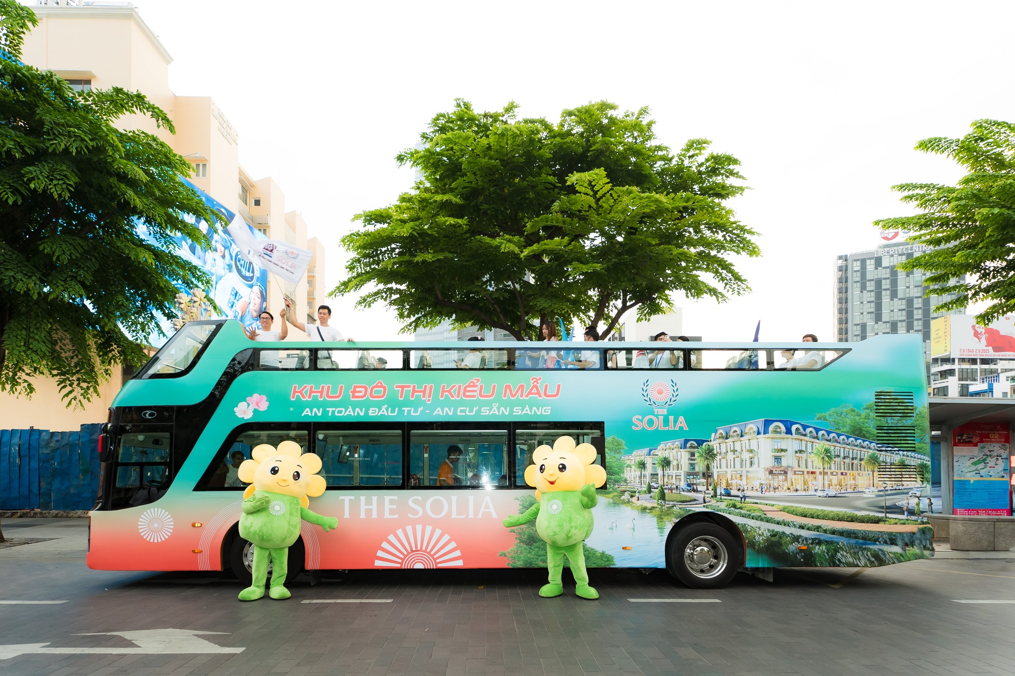 Xe bus 2 tầng đã sẵn sàng cho chuyến The SOLIA Roadshow